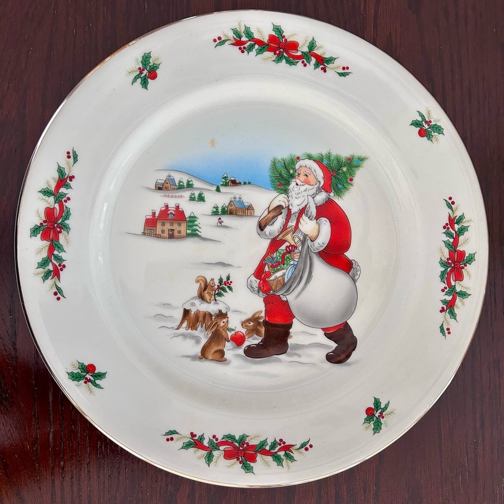 VINTAGE PLATE SANTA COUNTRY CHRISTMAS COLLECTION GOLD TRIM PORCELAIN WARE
